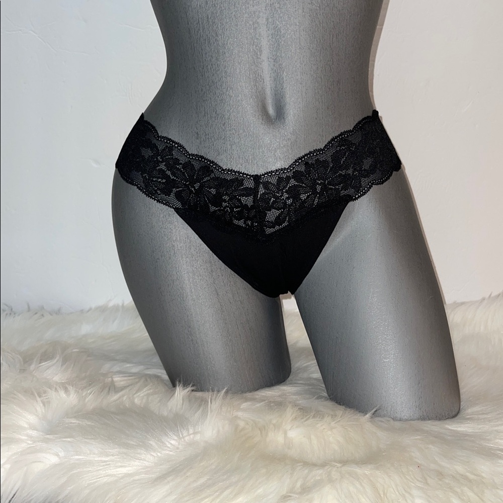 Victoria’s Secret Pink Everyday Lace Trim Thong Underwear. NWT